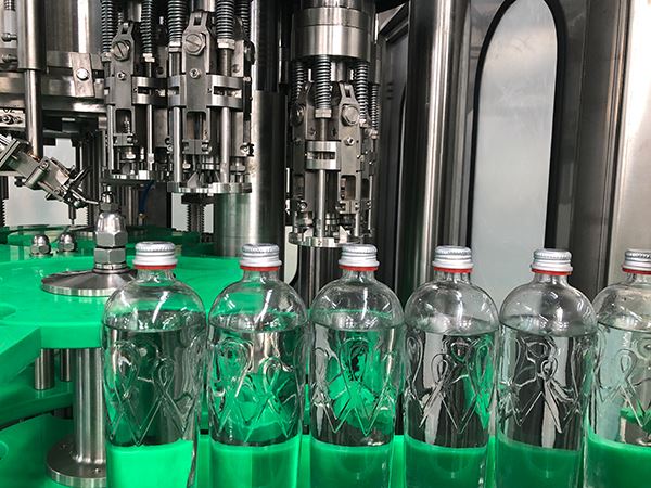 Automatic Carbonated Beverage Bottling Machine