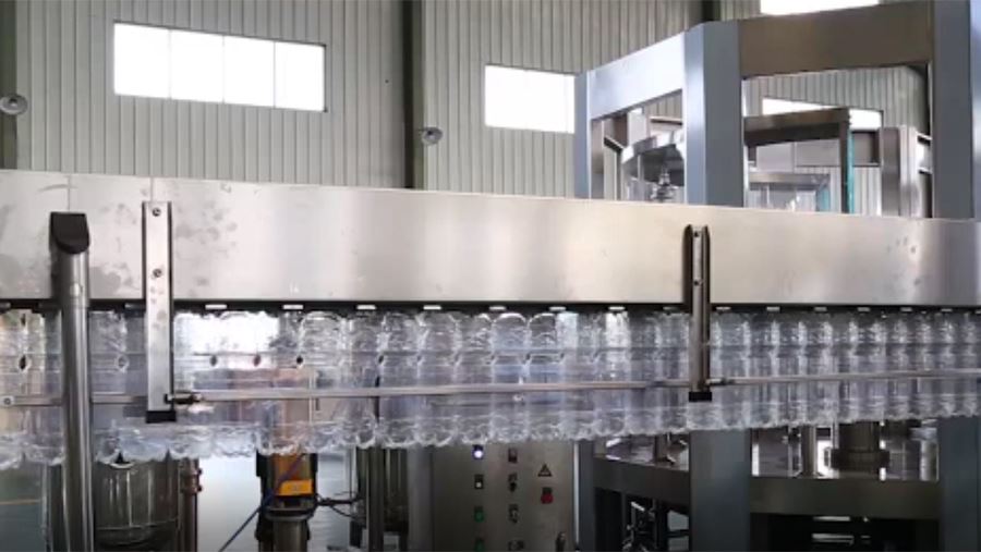 Automatic Carbonated Beverage Bottling Machine